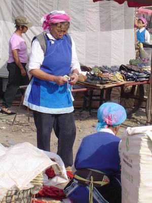 Morning market in Xizhou